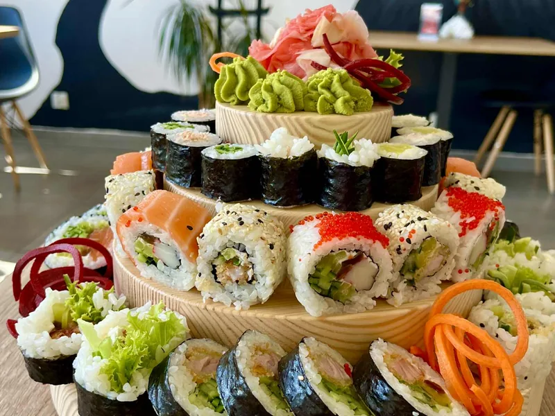 Piętrowy tort sushi na wesele i przyjęcia, Futo Sushi Biała Podlaska