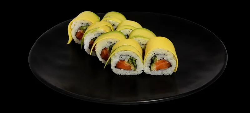 Dragon maki łosoś na awokado – rolka sushi, Futo Sushi Biała Podlaska
