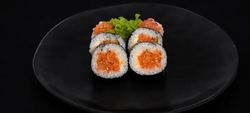 Futomaki tatar z łososia – rolka sushi, Futo Sushi Biała Podlaska