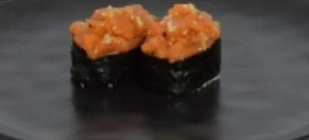 Gunkan tatar z łososia – Futo Sushi