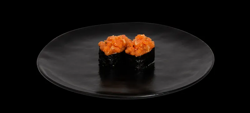 Gunkan tatar z łososia – Futo Sushi