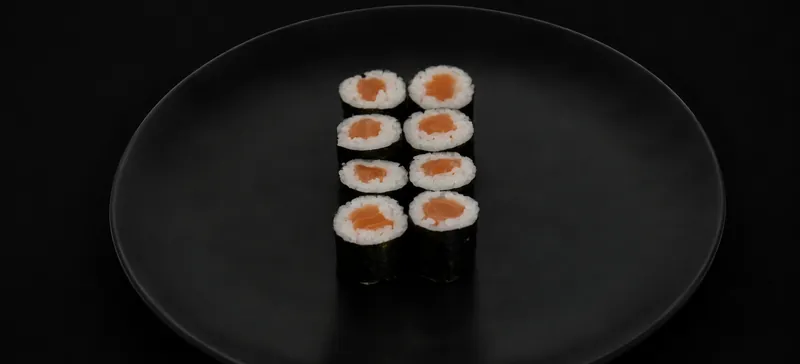Hosomaki łosoś – cienka rolka sushi z łososiem, Futo Sushi Biała Podlaska