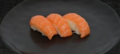 Nigiri z łososiem – Futo Sushi