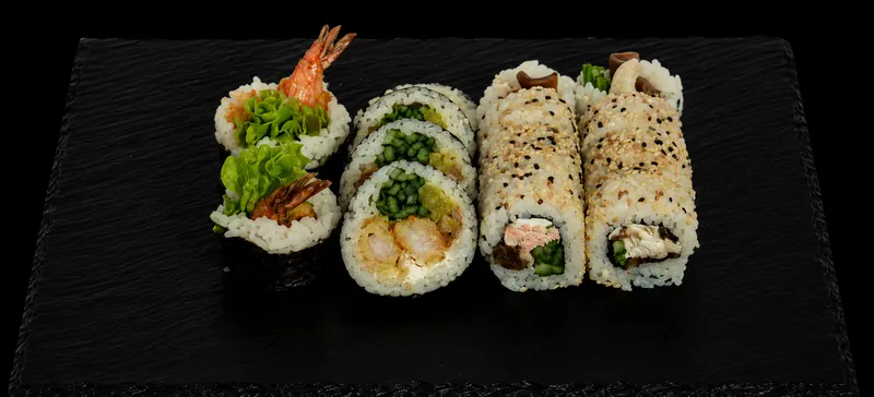 Set Aso – zestaw sushi z pieczonym łososiem i maślaną, Futo Sushi Biała Podlaska